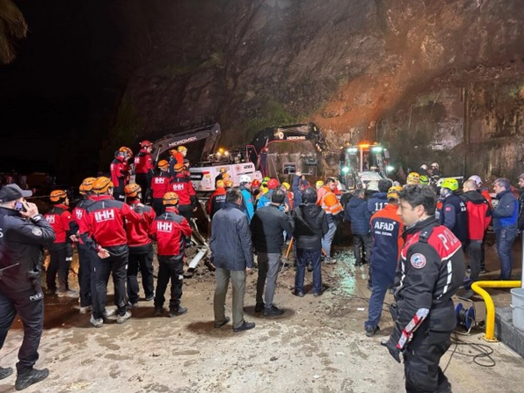 Samsun'daki Heyelan Faciasından Görüntüler - Resim 37
