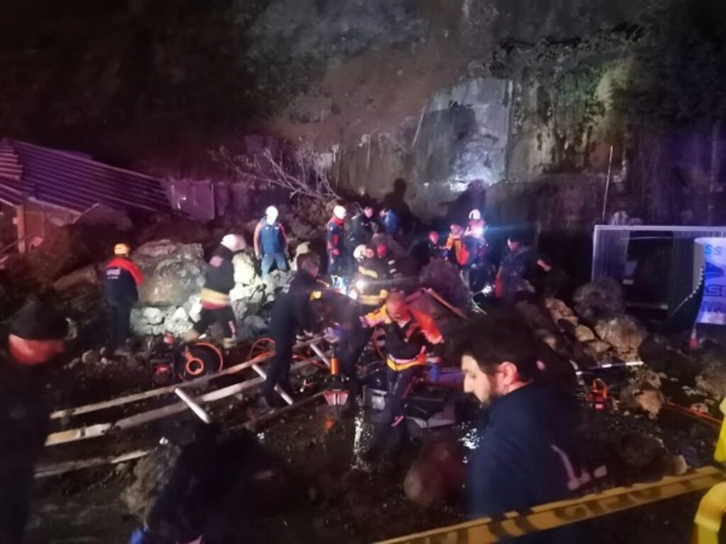 Samsun'daki Heyelan Faciasından Görüntüler - Resim 38