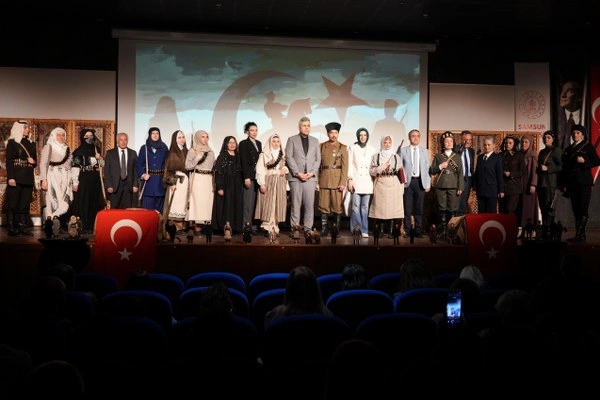 Tarihe ışık tutan defile: 23 kadın kahramanın kıyafetleri defilede sergilendi - Resim 1