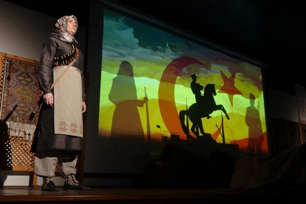 Tarihe ışık tutan defile: 23 kadın kahramanın kıyafetleri defilede sergilendi - Resim 7