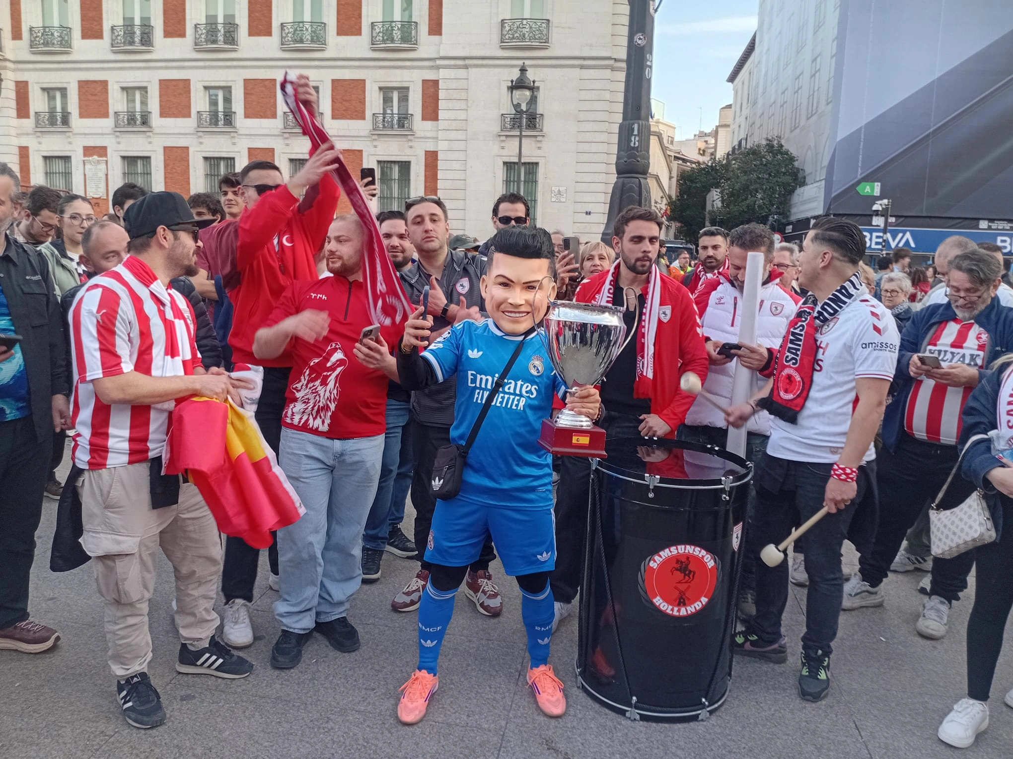Madrid'de Samsunspor Rüzgarı! Taraftar Şov Yaptı - Resim 3