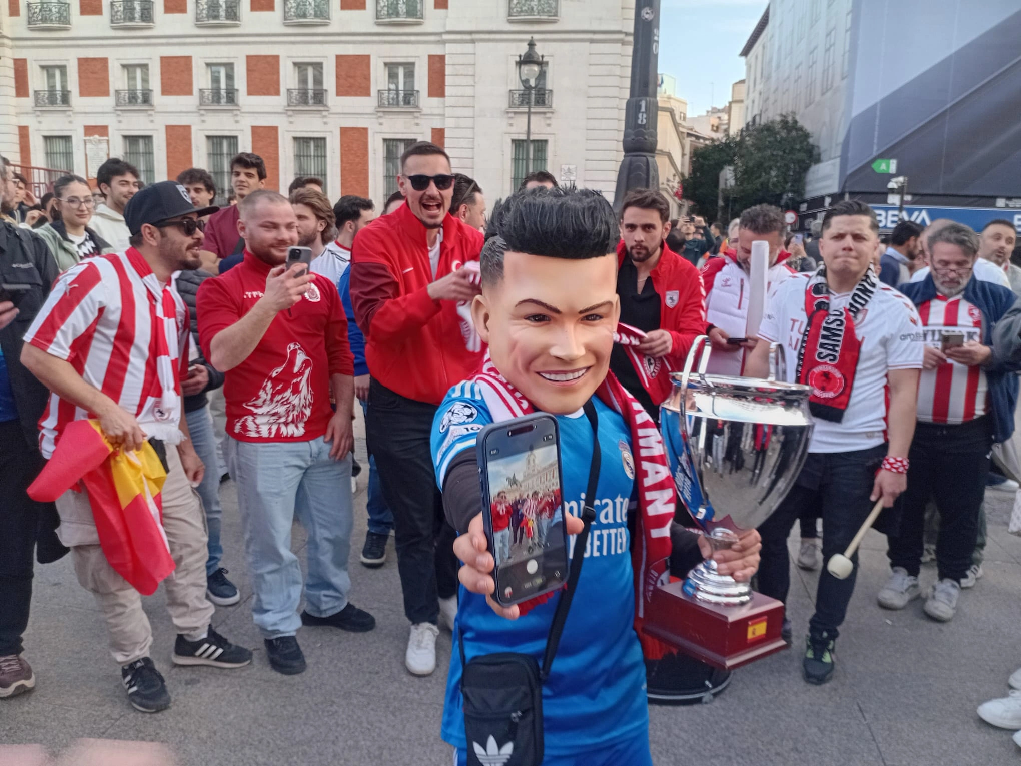 Madrid'de Samsunspor Rüzgarı! Taraftar Şov Yaptı - Resim 5