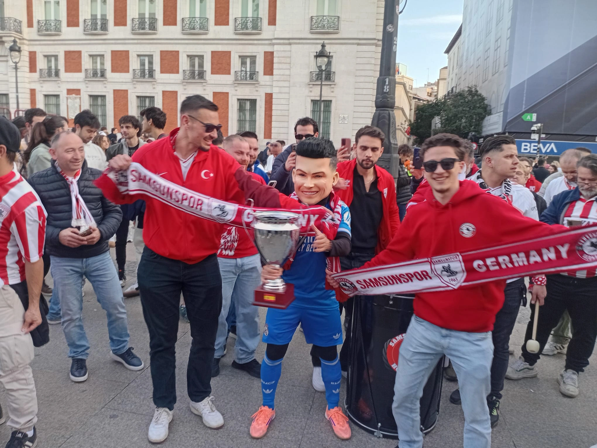 Madrid'de Samsunspor Rüzgarı! Taraftar Şov Yaptı - Resim 6