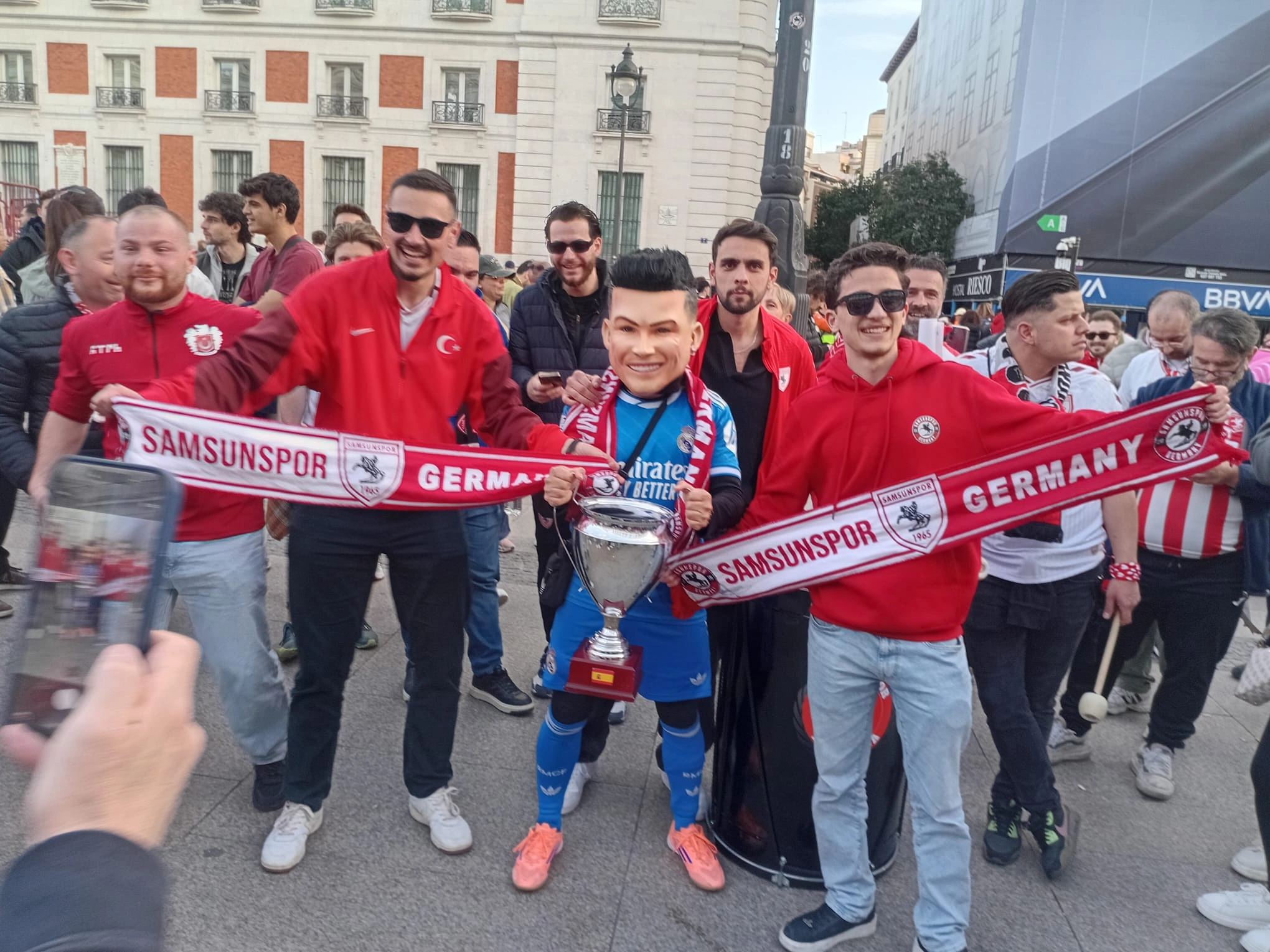 Madrid'de Samsunspor Rüzgarı! Taraftar Şov Yaptı - Resim 7