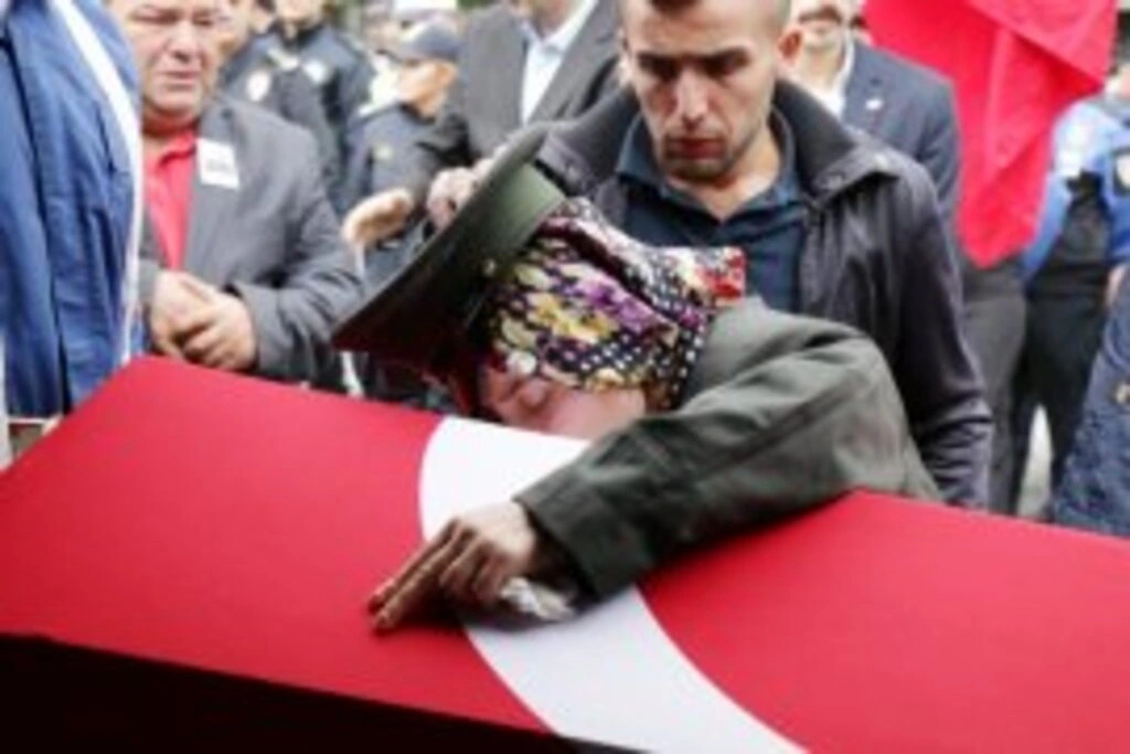 Samsunlu Şehidi Binlerce Kişi Uğurladı - Resim 6