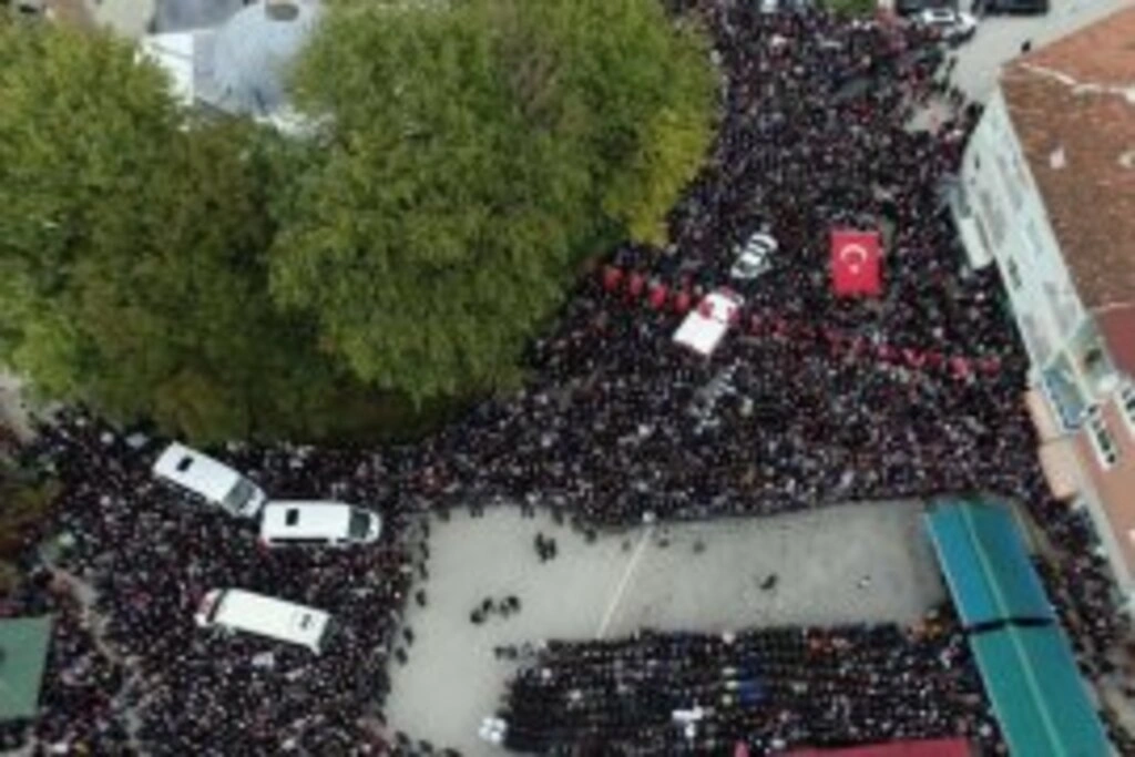 Samsunlu Şehidi Binlerce Kişi Uğurladı - Resim 7