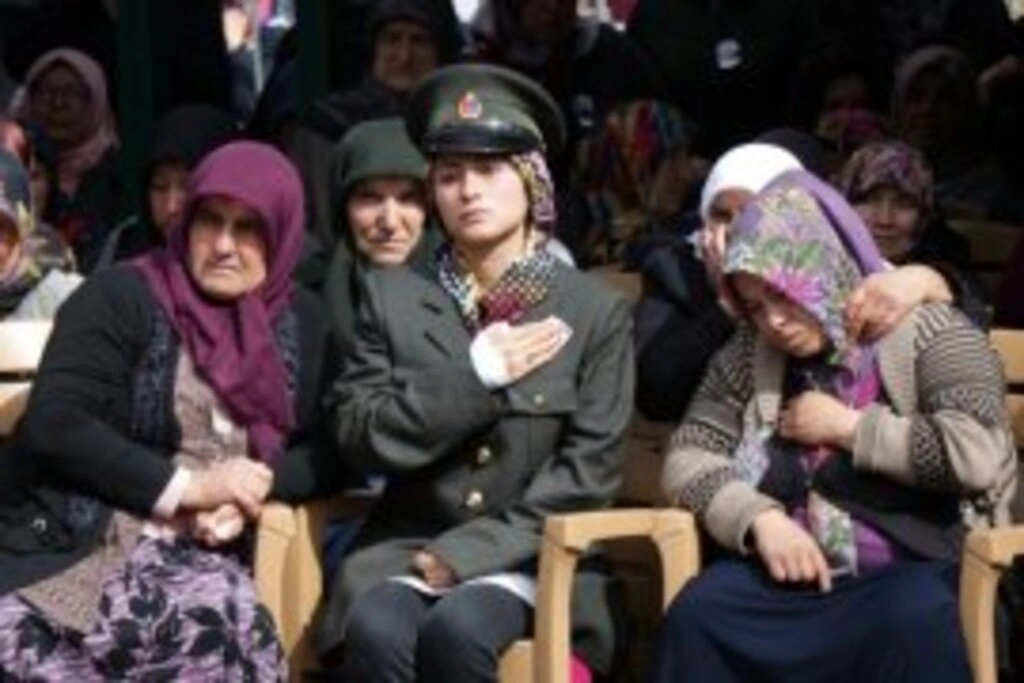 Samsunlu Şehidi Binlerce Kişi Uğurladı - Resim 8