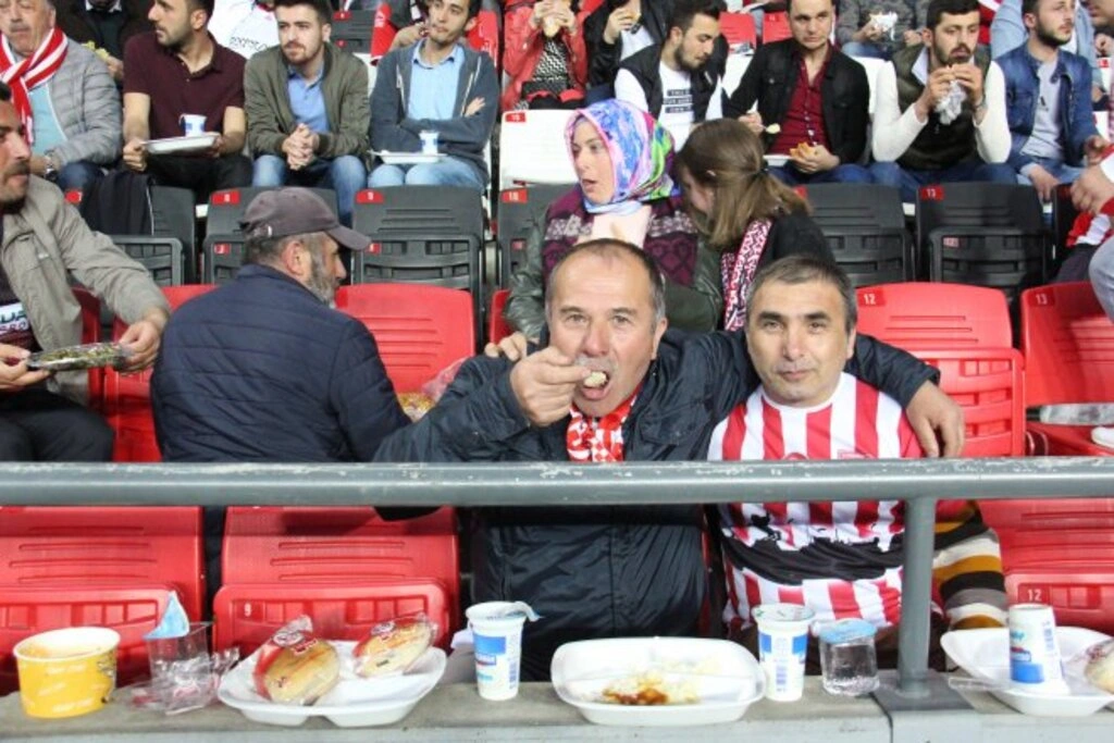 Her Şey Çok Güzel Başlamıştı - Resim 3
