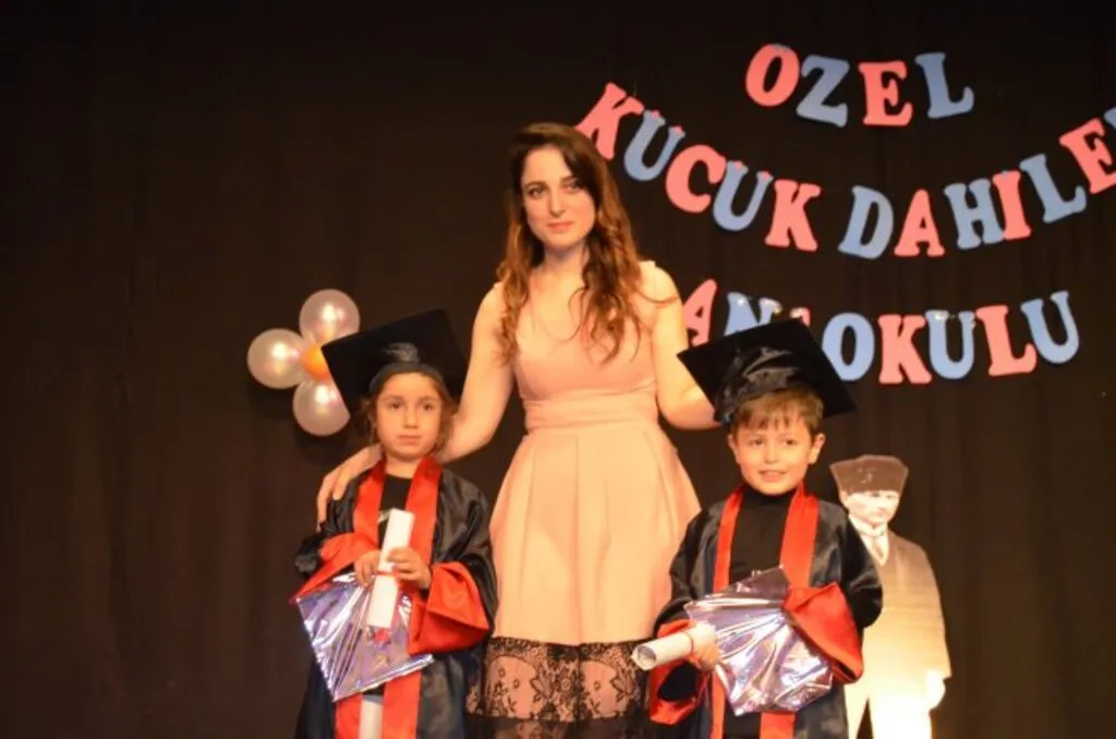 Küçük Dahiler'de mezuniyet coşkusu - Resim 1