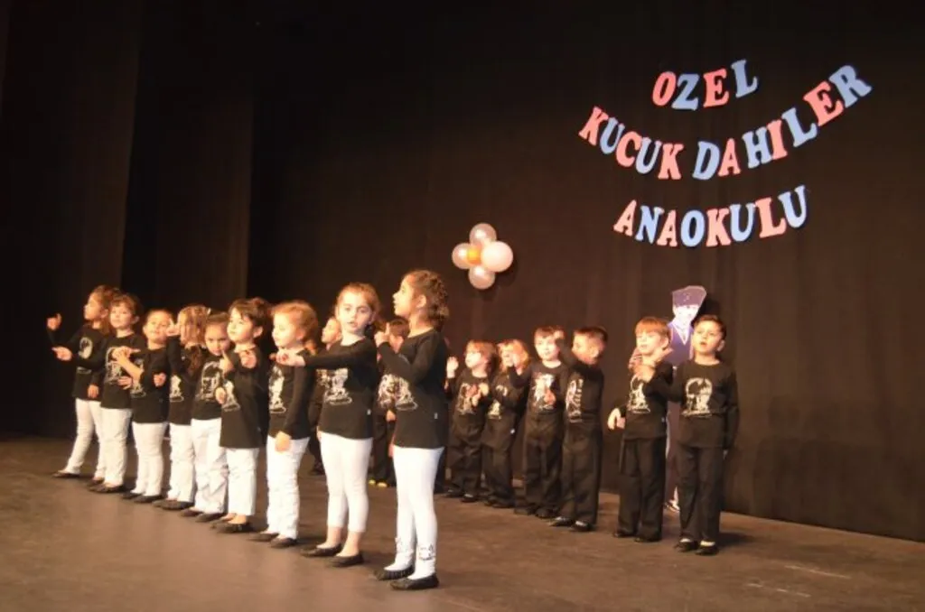 Küçük Dahiler'de mezuniyet coşkusu - Resim 20