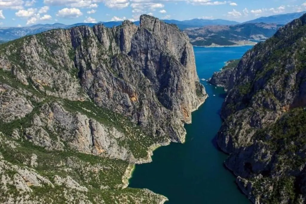 Şahinkaya Kanyonu eşsiz doğal güzelliği ile hayran bırakıyor - Resim 3