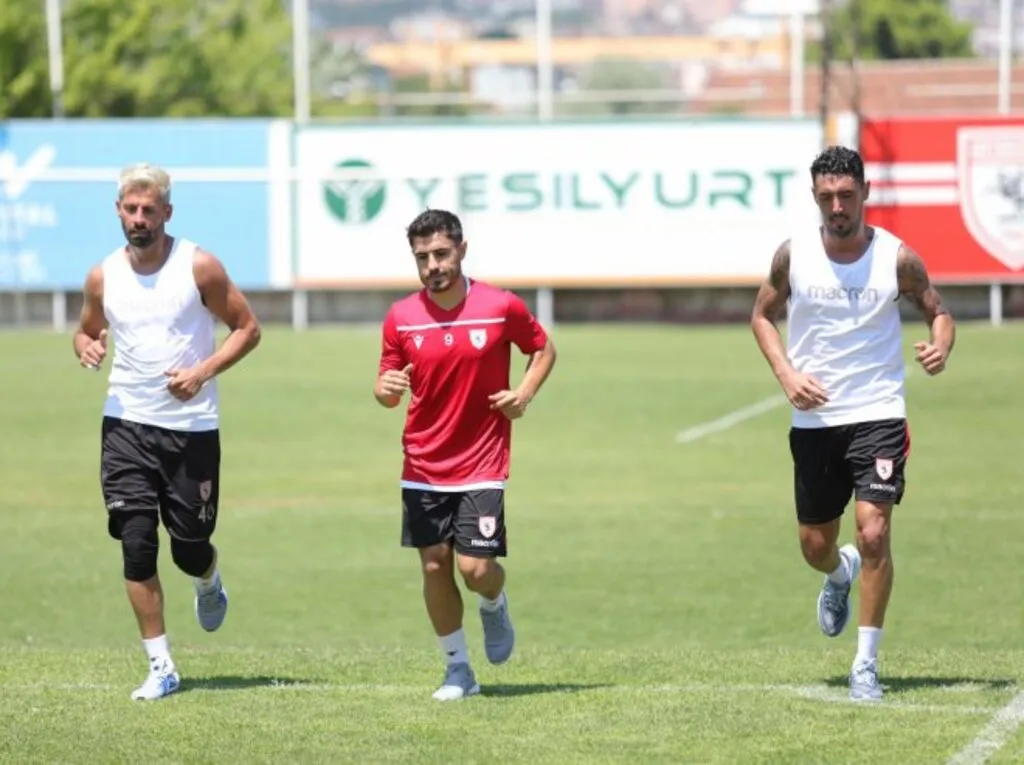 Samsunspor yeni sezon hazırlıklarını bugün yaptığı idmanla sürdürdü - Resim 1