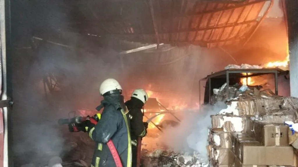 Samsun'da İşyeri Cayır Cayır Yandı - Resim 13