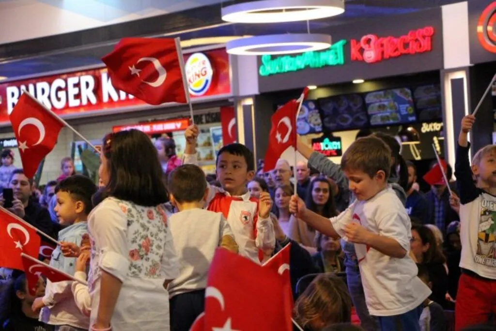 Askeri bandodan cumhuriyet konseri - Resim 2