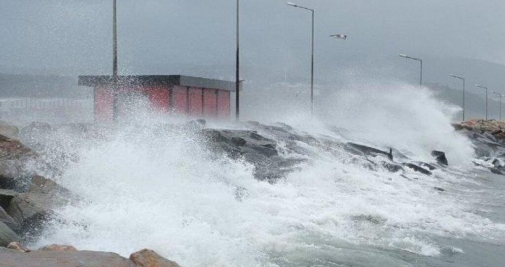 İstanbul'da kuvvetli rüzgara dikkat!