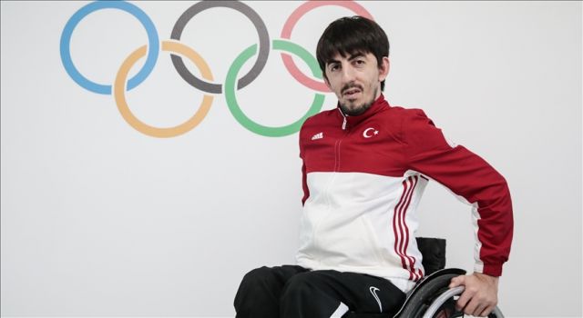 2020 Tokyo Paralimpik Oyunları'nda masa tenisi tek erkeklerde Abdullah Öztürk altın madalya kazandı