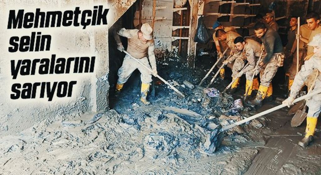 Mehmetçik selin yaralarını sarıyor
