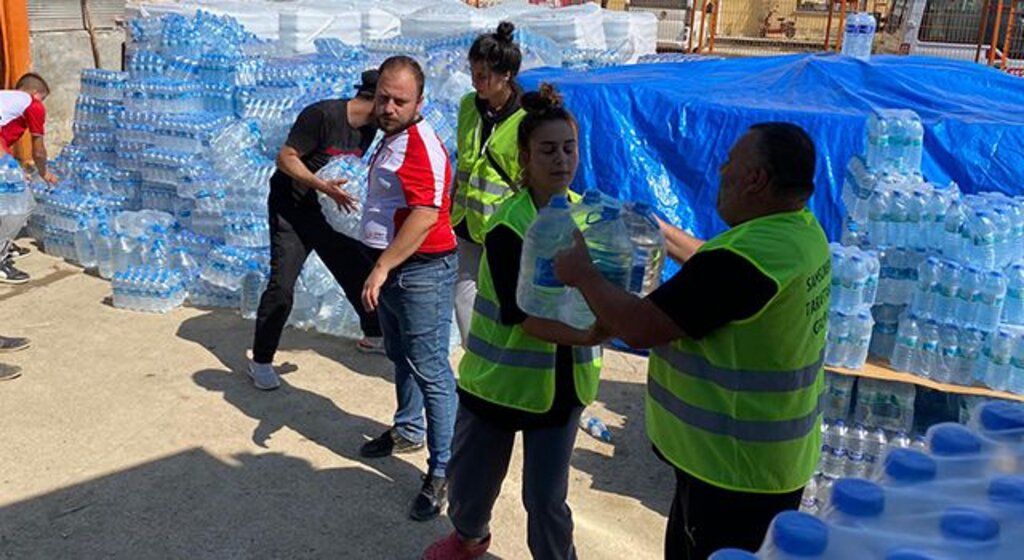 Samsun'dan Sinop'taki selzedelere 2 tır yardım malzemesi gönderildi