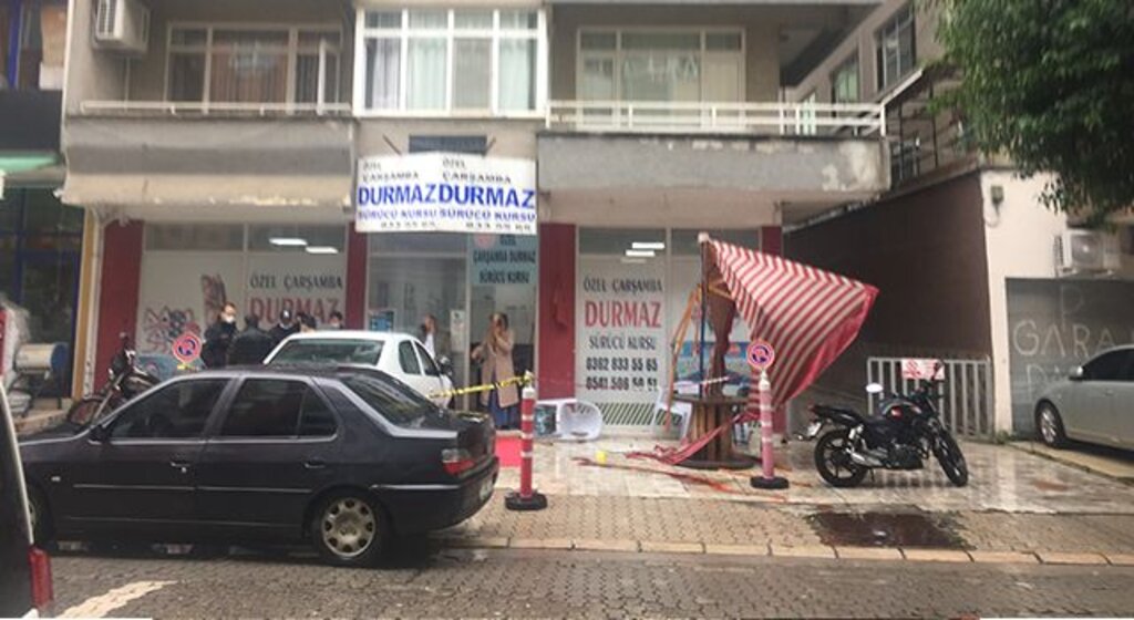 Çarşamba'da Ayağı kaydı üçüncü kattan düştü