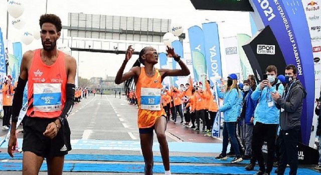 dunyanin en hizlisi n kolay istanbul yari maratonu