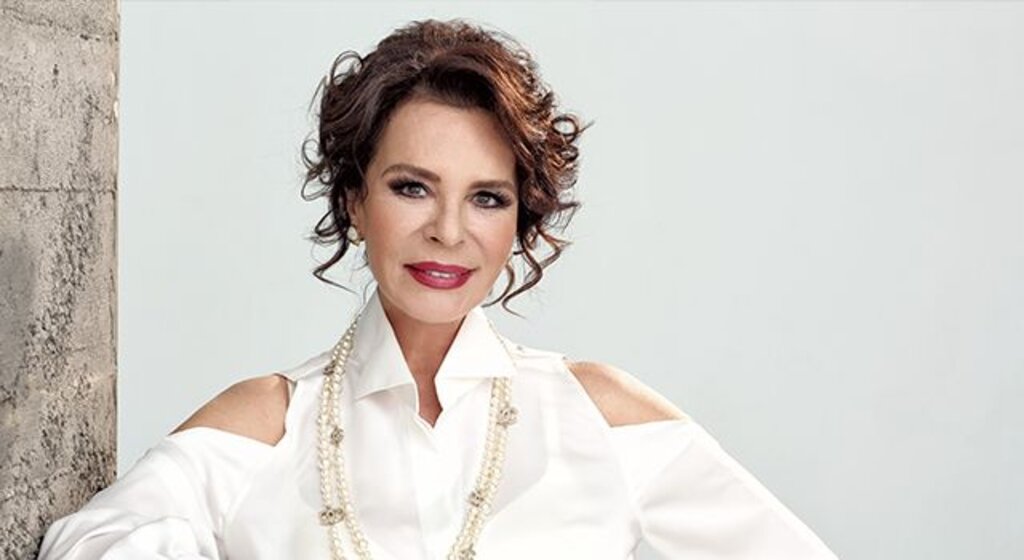 Hülya Koçyiğit’ten damadına övgü: “Engin Altan Düzyatan dört dörtlük bir oyuncu”