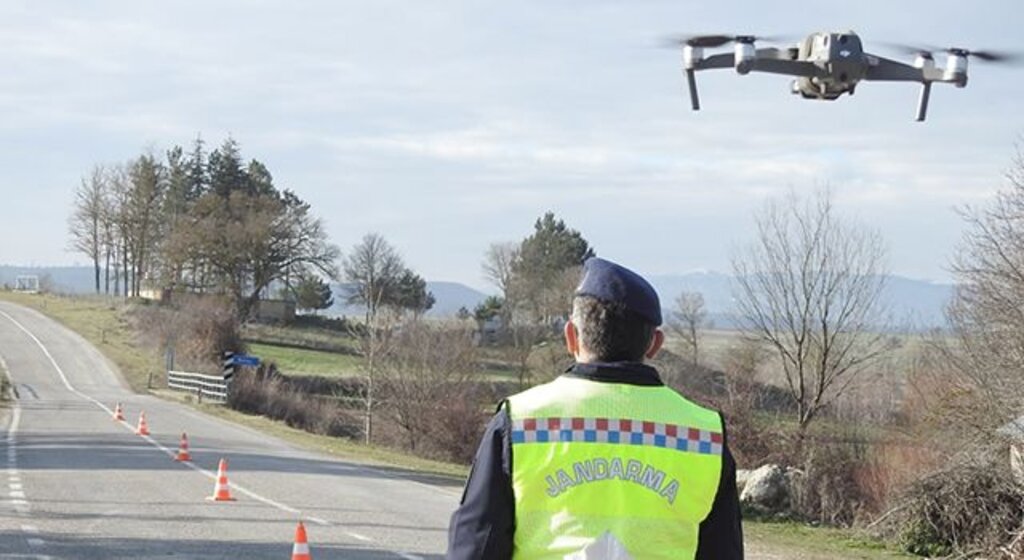 Jandarmadan drone destekli trafik denetimi