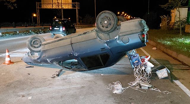 Samsun'da Direksiyonu kilitlenen otomobil takla attı