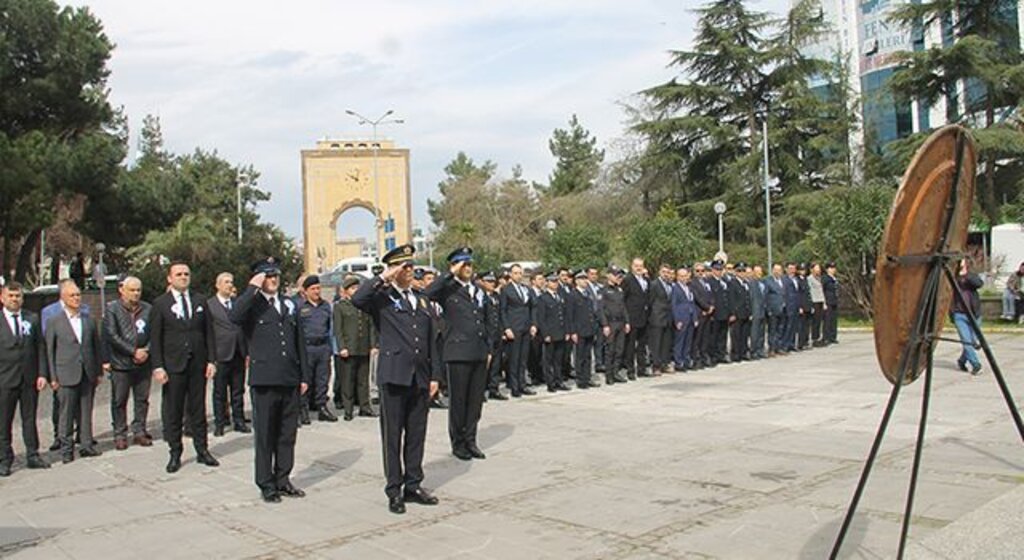 Çarşamba İlçe Emniyet Müdürlüğü’nden Atatürk Anıtı’na Çelenk