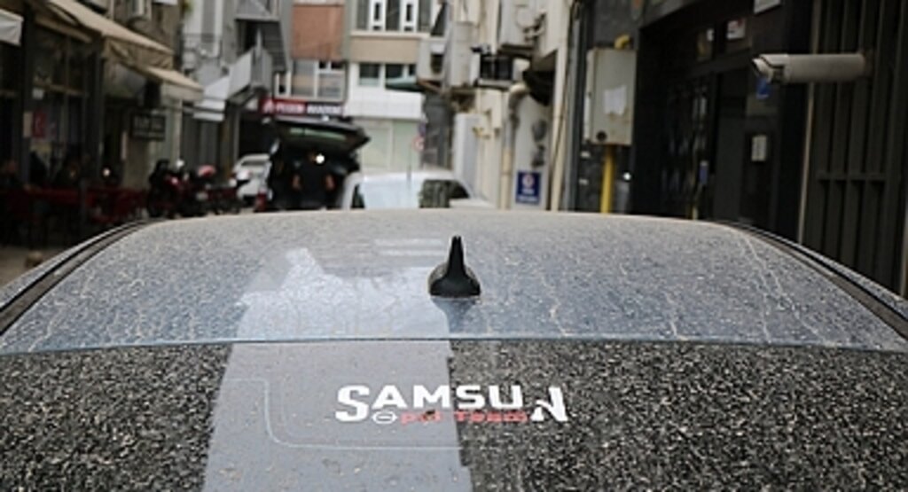 Samsun’da arabalar çamurla kaplandı