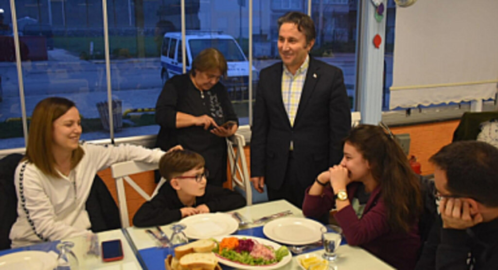 Başkan Kıyma depremzede ailelerle iftarda buluştu