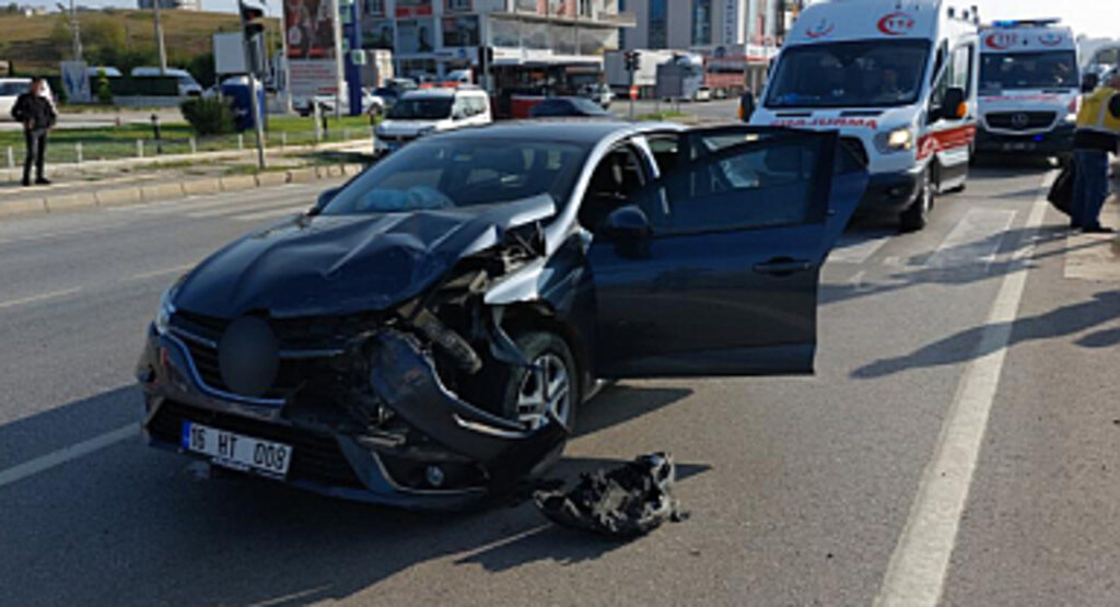 Samsun'da Kavşakta Kaza: 3 Yaralı
