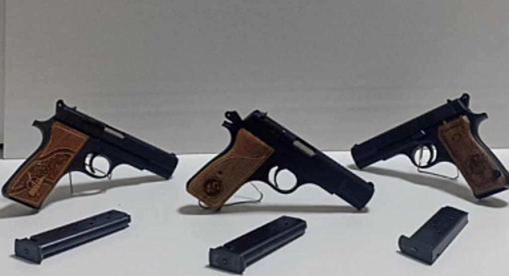 Samsun'da Polis, Arabanın Kaput Kısmına Gizlenmiş 3 Tabancayı Ele Geçirdi