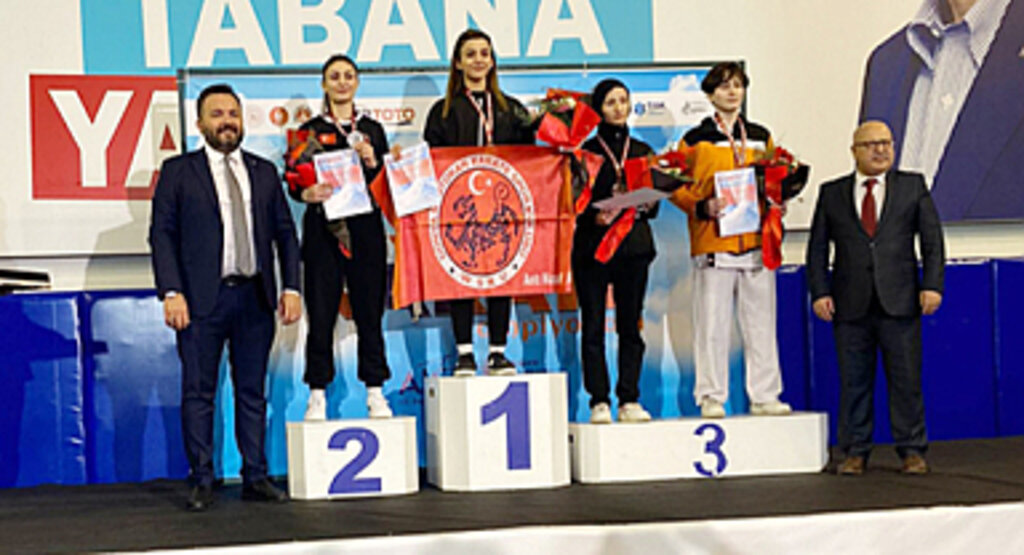 Samsunlu Sinem Özkan, Karate Şampiyonasında Türkiye Birincisi ve İkincisi Oldu