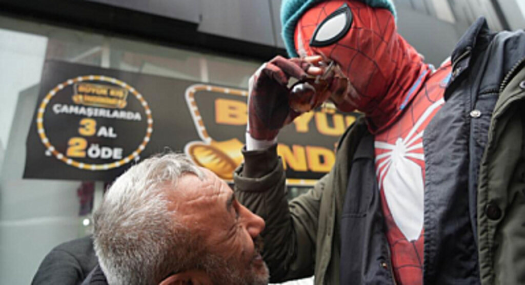 Yerli Örümcek Adam, Samsun'da Sıcak Karşılama ve Lezzet Turuna Çıktı