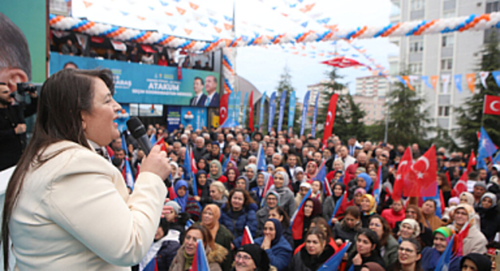 AK Parti Atakum Adayı Özlem Maraş'ın SKM açılışı mitinge dönüştü 