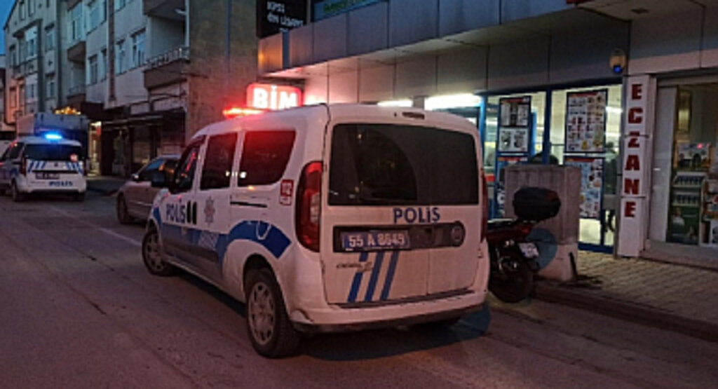 Bafra'da Bir Genç, Tartıştığı Market Müdürünü Bıçakladı