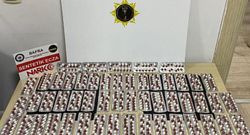 Bafra'da valizinde yüzlerce sentetik ecza hapı taşıyan şüpheli tutuklandı