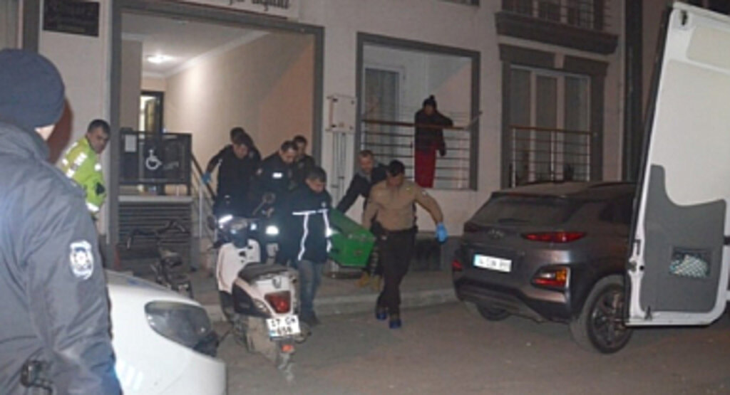 Evlat Dehşeti! Annesini Bıçaklayarak Öldürdü