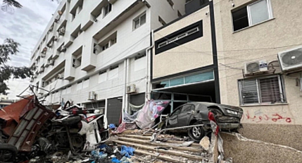 İsrail Ordusu Şifa Hastanesi'ndeki Binayı Havaya Uçurdu