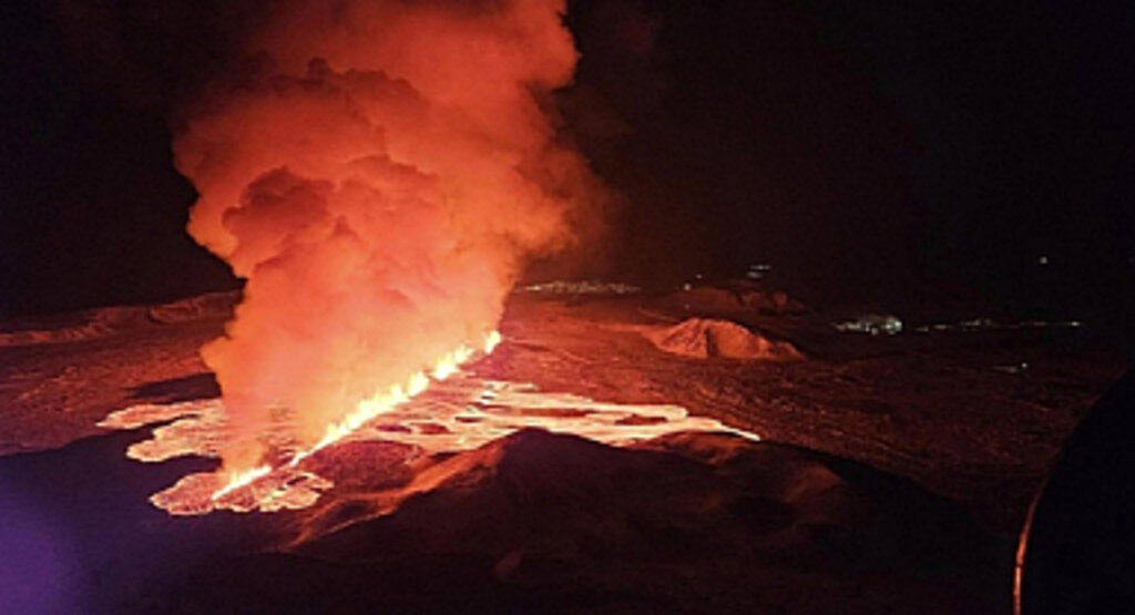 Reykjanes Yarımadası'nda 3 Ay İçinde 4. Yanardağ Patlaması