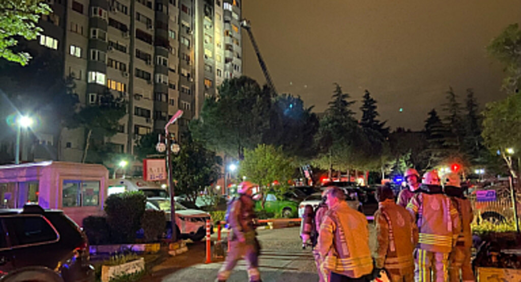 15 Katlı Binada Korkutan Yangın