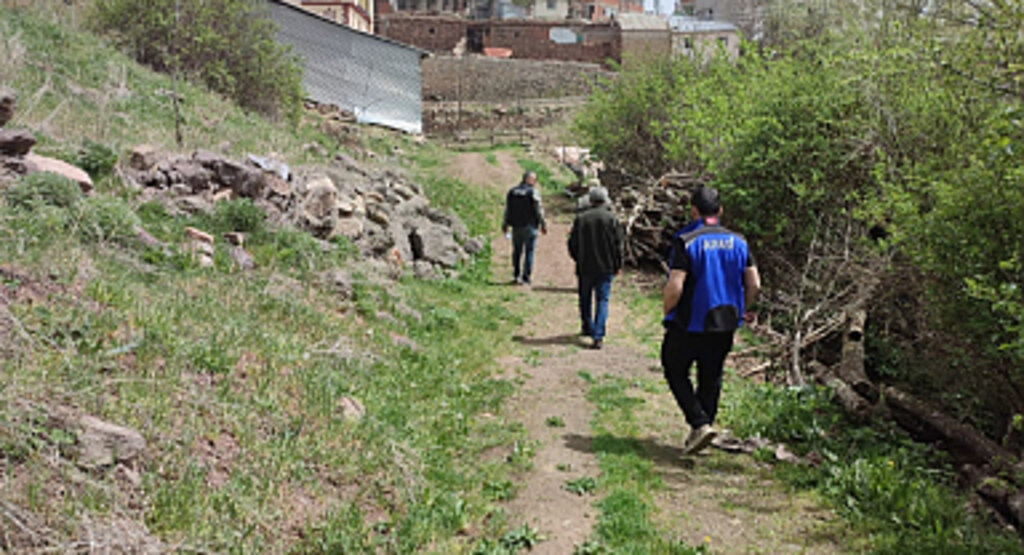 Bütün Köy Korku İçinde: Heyelan 10 Evde Hasara Yol Açtı