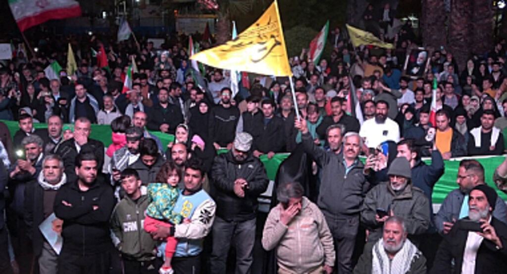 İsrail Saldırısı Tahran’da Coşkuyla Kutlandı