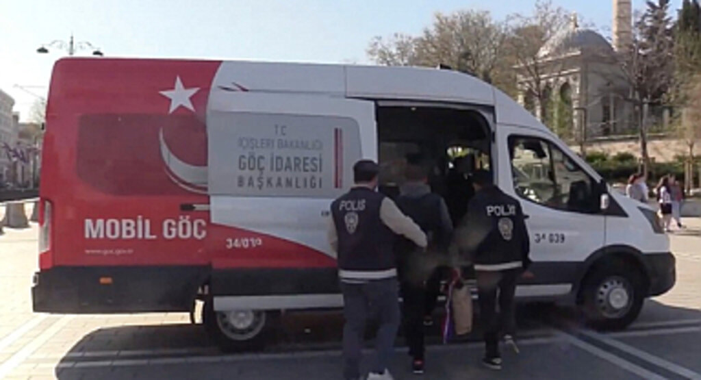 Kalkan-19 Operasyonu: Bin 177 Düzensiz Göçmen Yakalandı