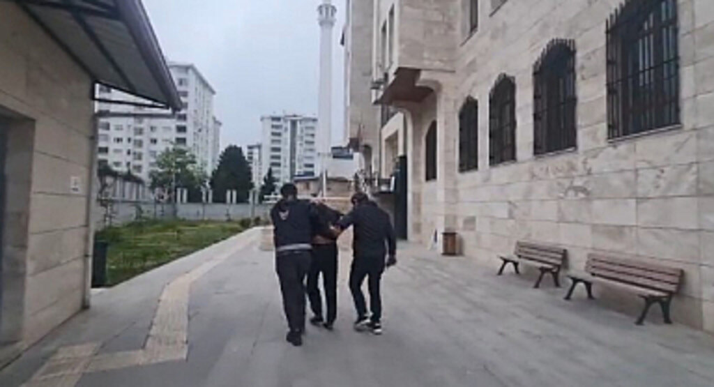 Samsun'da Firari Yağma Zanlısı Çatıda Yakalandı