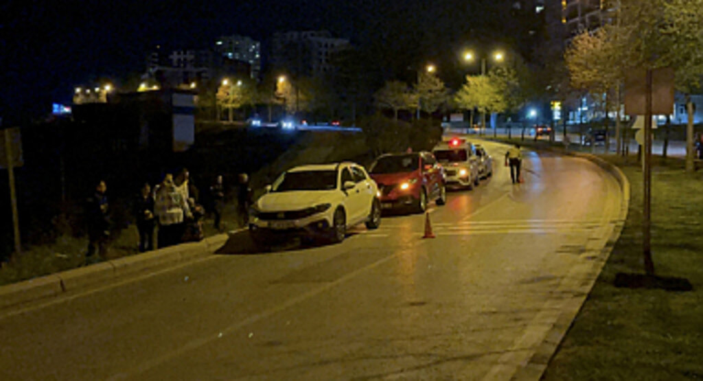 Samsun'da Otomobil Şarampole Devrildi, Sürücü Yaralandı