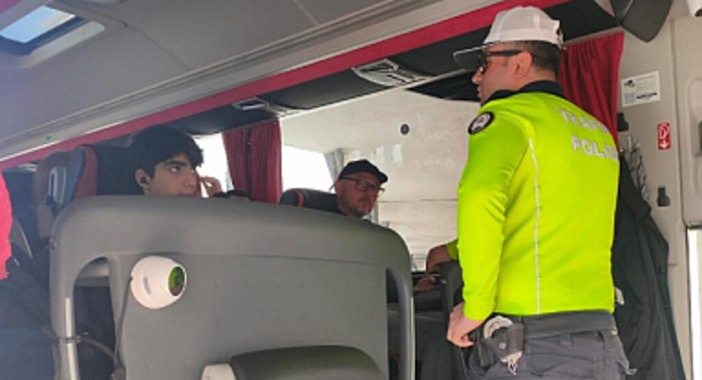 Samsun'da Trafik Ekiplerinden Yolcu ve Sürücülere Emniyet Kemeri Uyarısı