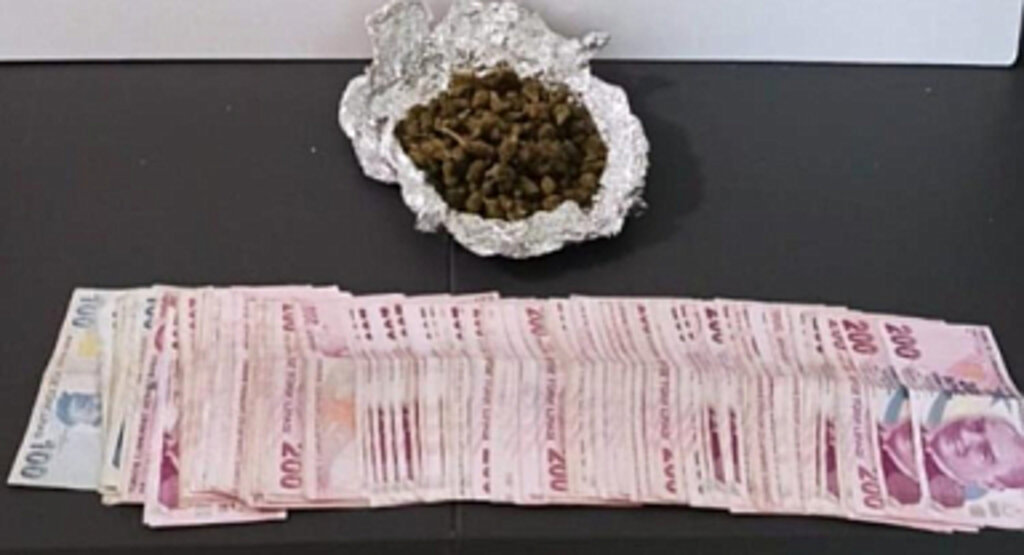Samsun polisi, uyuşturucu satıcılarını suçüstü yakaladı