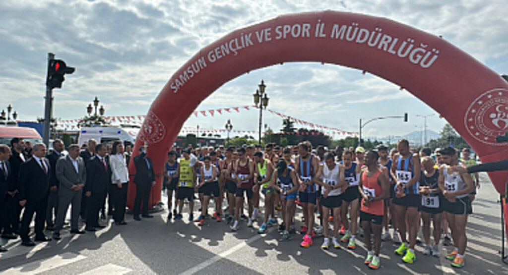 Atatürk'ün Coşkusunu Koşarak Yaşadılar