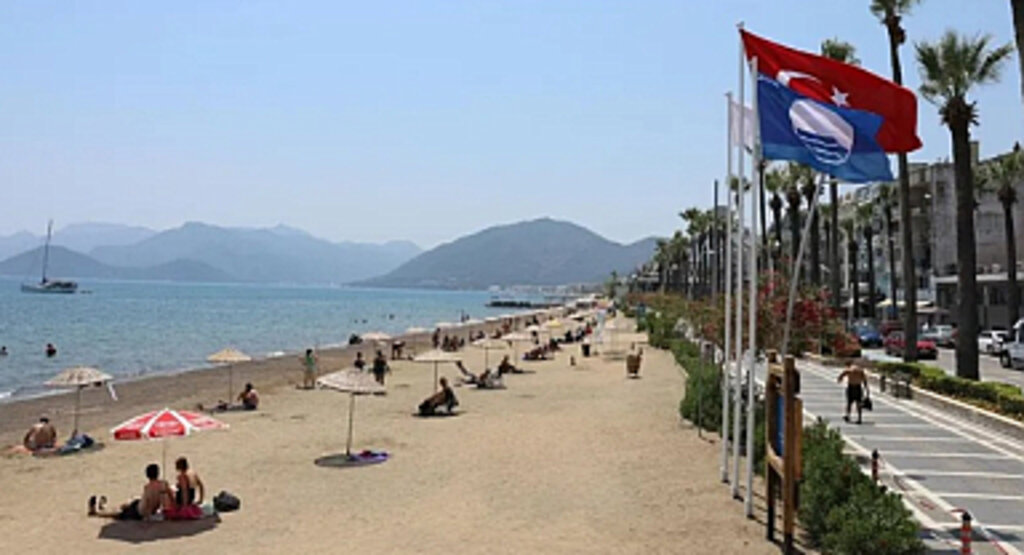 Bakan Ersoy: Türkiye’de 16 Plajda Daha Mavi Bayrak Dalgalanacak